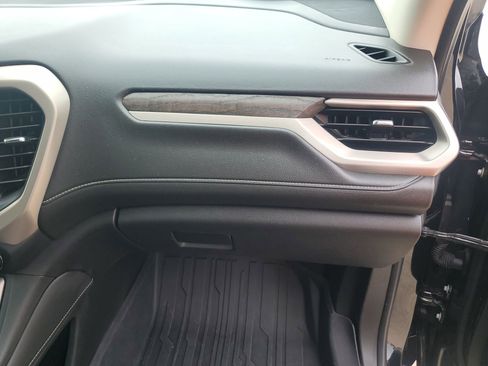 Used 2021 GMC Acadia Denali w/ Denali Technology Package AWD/4WD image 36