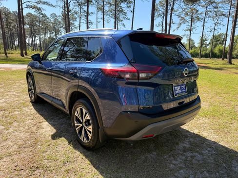 Used 2021 Nissan Rogue SV FWD image 3