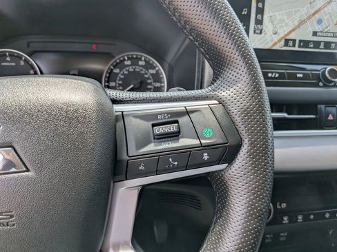 Used 2025 Mitsubishi Outlander SE FWD image 32