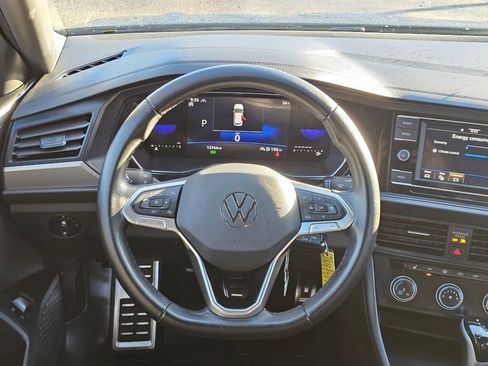 Used 2024 Volkswagen Jetta Sport image 15