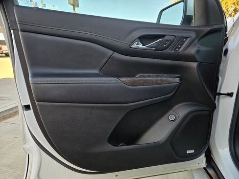 Used 2021 GMC Acadia Denali w/ Denali Technology Package image 11