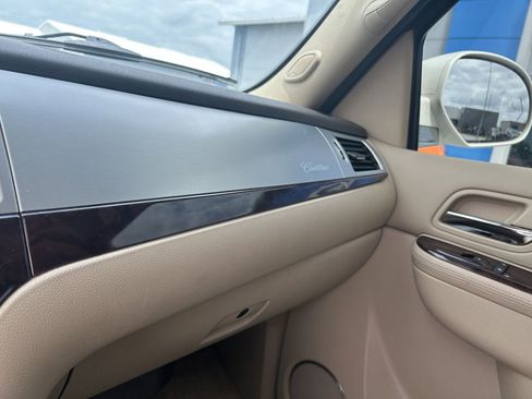 Used 2014 Cadillac Escalade Luxury RWD image 11