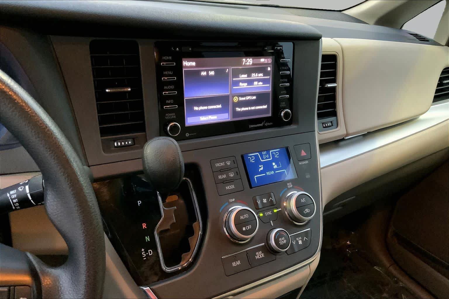 Used 2018 Toyota Sienna LE FWD image 6