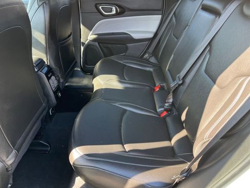 Used 2025 Jeep Compass Limited image 27