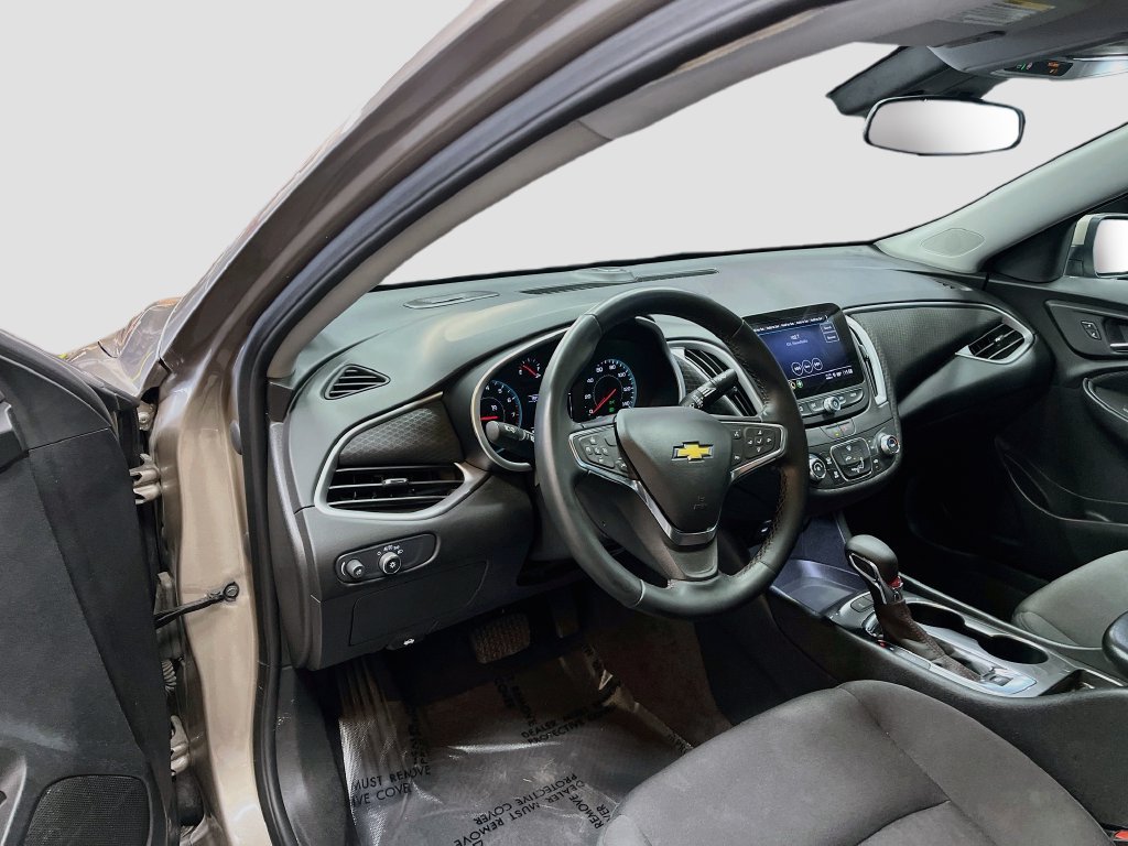 Used 2025 Chevrolet Malibu RS FWD image 9
