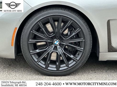 Used 2022 BMW 750i xDrive w/ Executive Package image 11