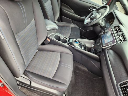 Certified 2025 Nissan Leaf SV Plus FWD image 11
