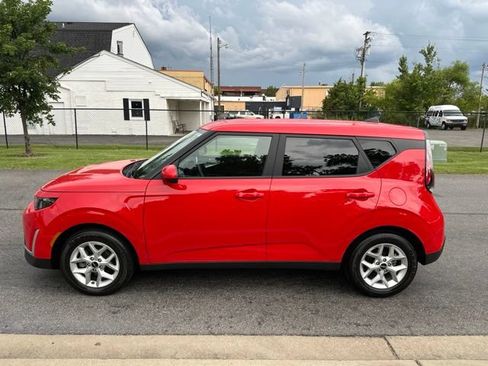 Certified 2025 Kia Soul LX w/ LX Technology Package FWD image 28