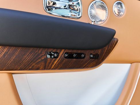 Used 2025 Rolls-Royce Cullinan image 42