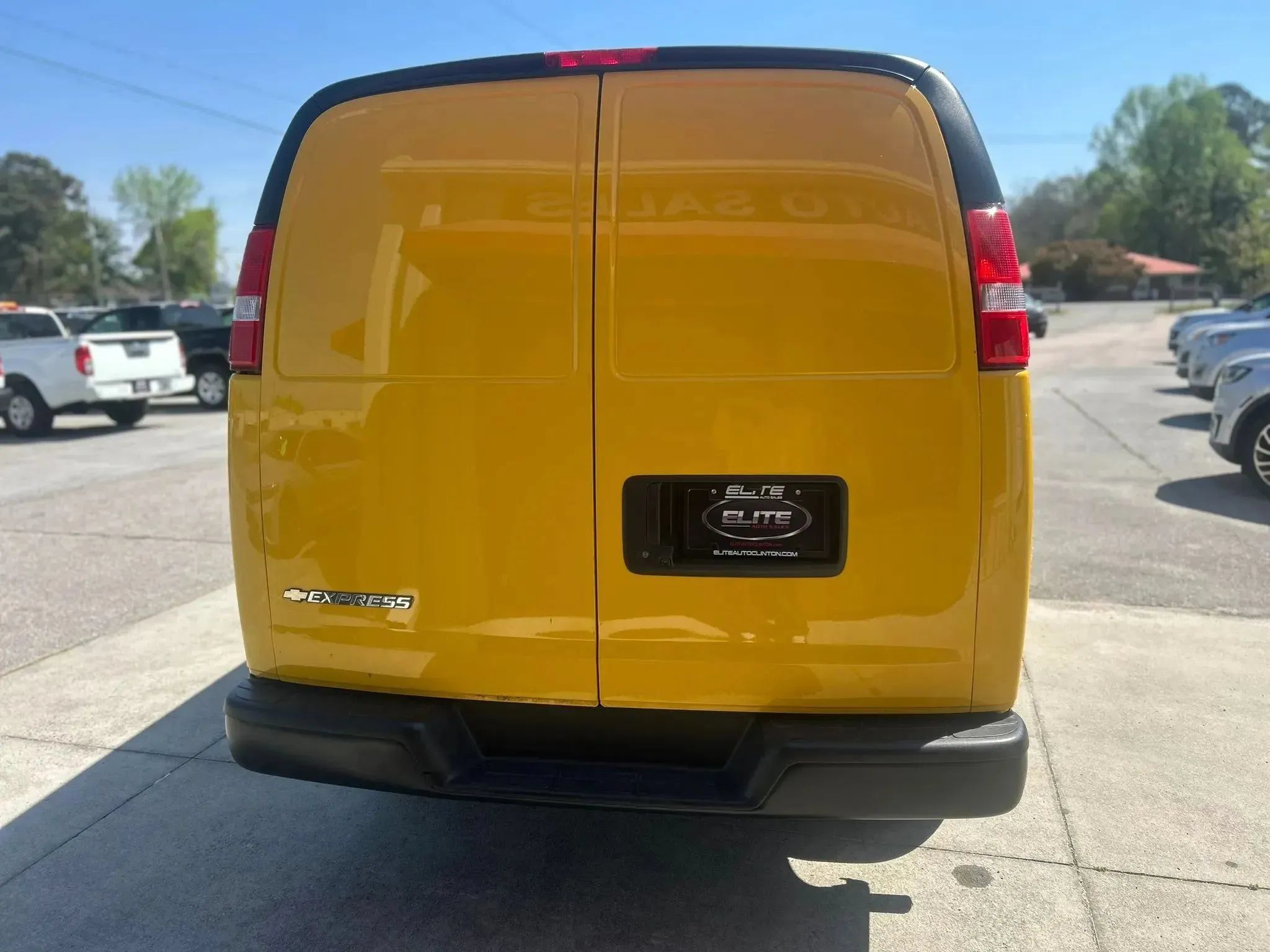 Used 2023 Chevrolet Express 2500 RWD image 8