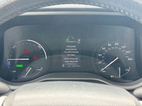 Used 2023 Toyota Sienna XLE image 32