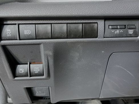 Used 2024 Toyota Sienna XSE AWD/4WD image 13