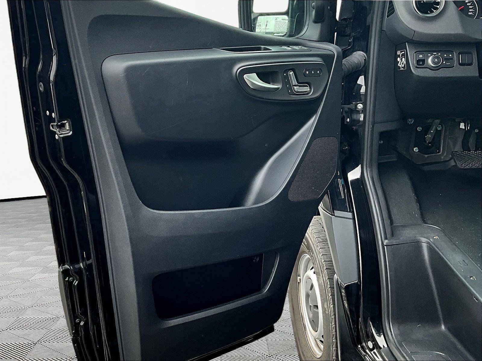 Used 2025 Mercedes-Benz Sprinter 2500 image 19