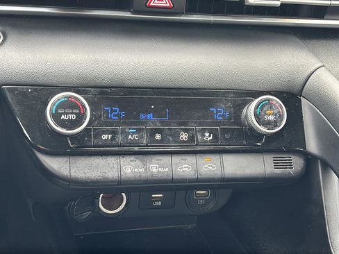 Used 2022 Hyundai Elantra SEL w/ Preferred Accessory Package image 31