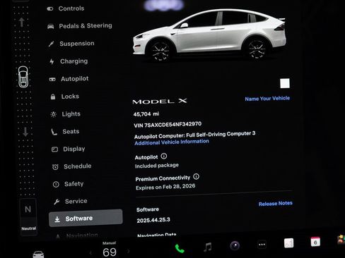 Used 2022 Tesla Model X image 17
