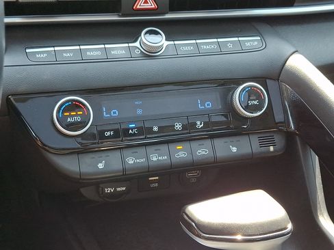 Used 2022 Hyundai Elantra Limited FWD image 17