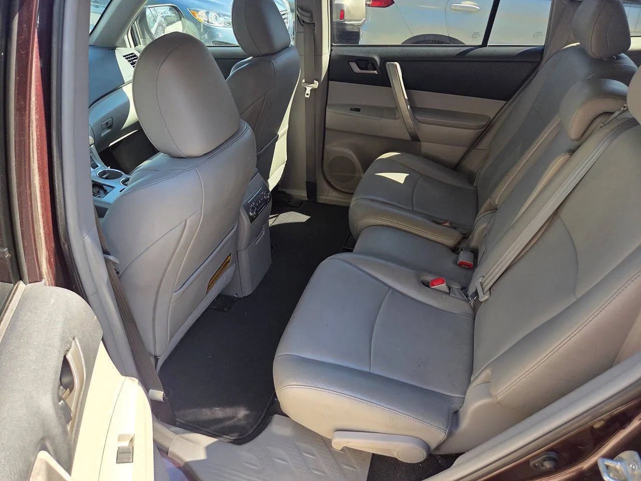 Used 2012 Toyota Highlander SE w/ Tow Pkg AWD/4WD image 43