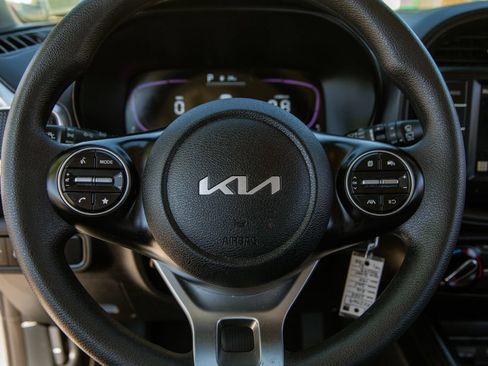 Used 2024 Kia Soul LX FWD image 17