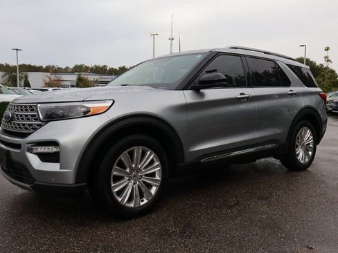 Used 2023 Ford Explorer Limited w/ Limited Technology Package image 3