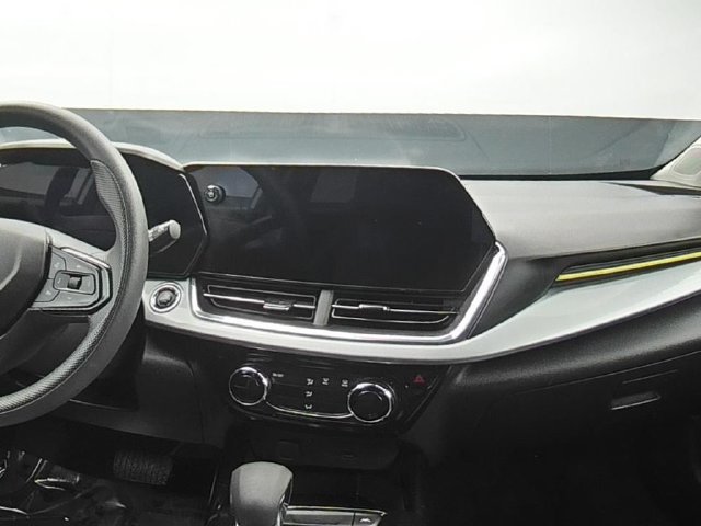 Used 2025 Chevrolet Trax LT FWD image 22