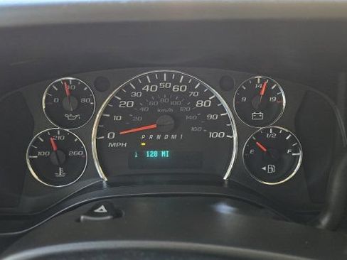 Used 2018 Chevrolet Express 2500 w/ Driver Convenience Package RWD image 15