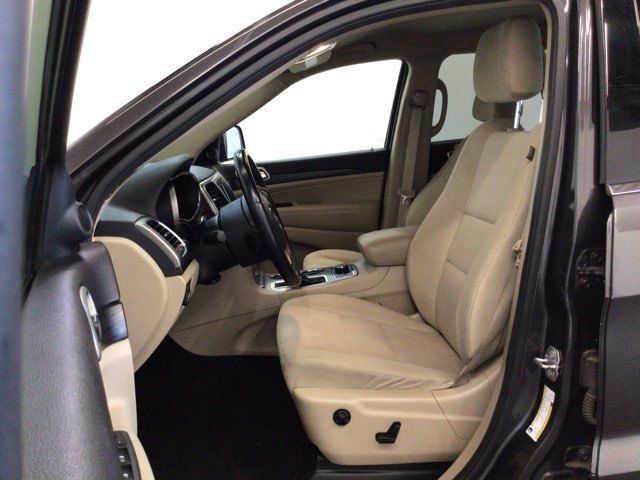 Used 2019 Jeep Grand Cherokee Laredo AWD/4WD image 15
