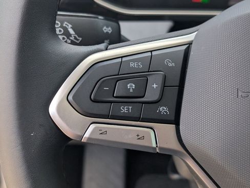 Used 2025 Volkswagen Jetta SE image 22