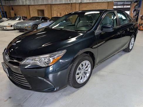 Used 2015 Toyota Camry LE FWD image 5