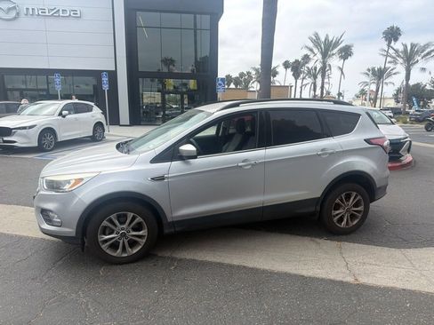 Used 2018 Ford Escape SE FWD image 4
