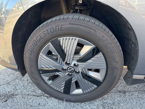 Certified 2025 Nissan Murano SL image 11