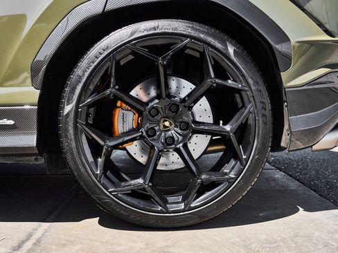 Used 2023 Lamborghini Urus Performante AWD/4WD image 27