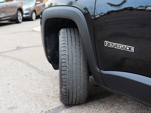 Used 2022 Jeep Renegade Limited AWD/4WD image 6