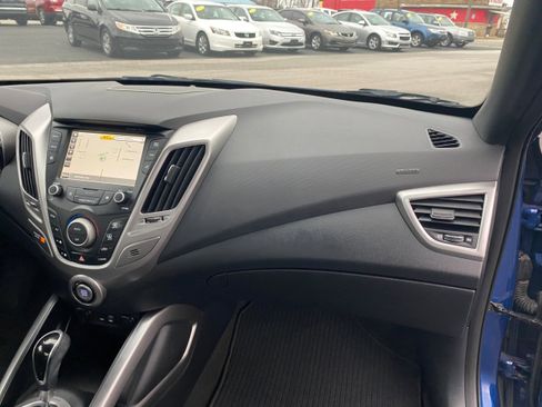 Used 2017 Hyundai Veloster Value Edition image 14