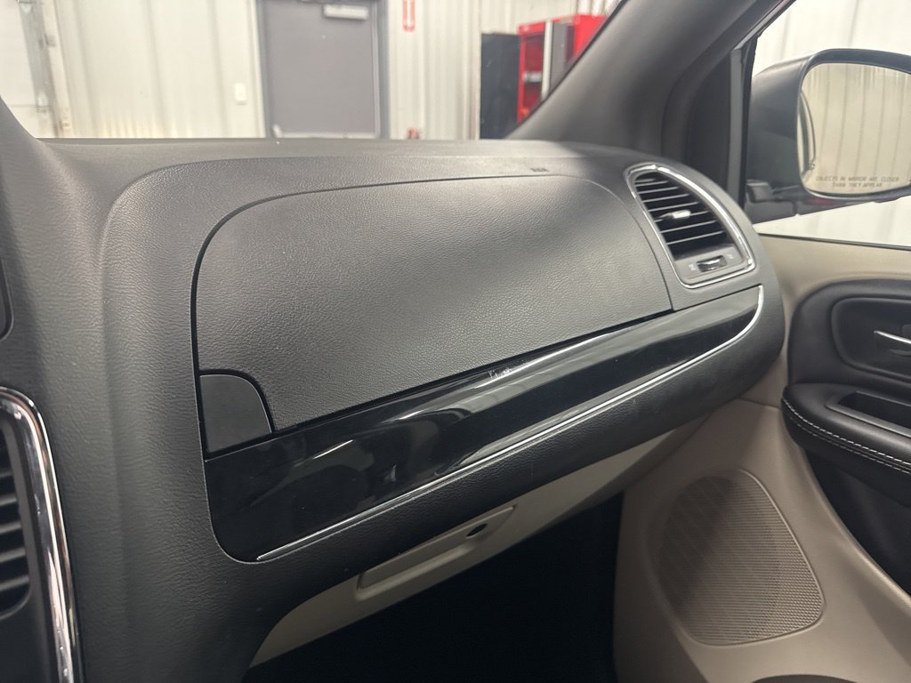 Used 2019 Dodge Grand Caravan SXT FWD image 22