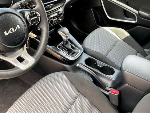 Used 2023 Kia Soul LX w/ LX Technology Package FWD image 16