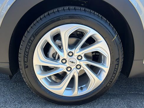 New 2027 Chevrolet Bolt LT w/ Comfort Package FWD image 10