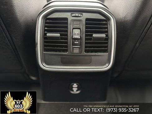 Used 2021 Porsche Macan AWD/4WD image 13