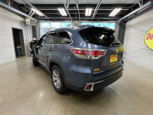 Used 2015 Toyota Highlander XLE image 3