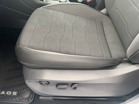 New 2026 Volkswagen Taos SE image 16