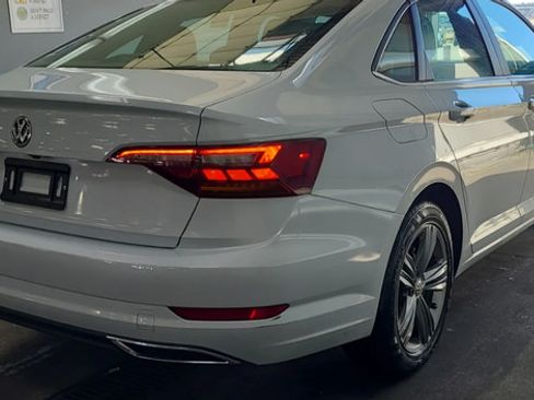 Used 2019 Volkswagen Jetta R-Line FWD image 5