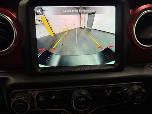 Used 2023 Jeep Gladiator Rubicon w/ LED Lighting Group AWD/4WD image 15