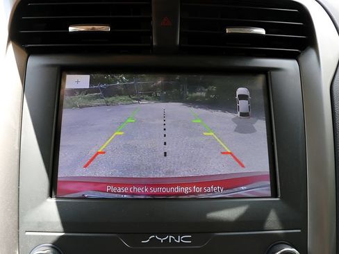 Used 2020 Ford Fusion SE FWD image 21