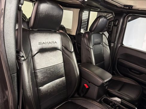 Used 2020 Jeep Wrangler Unlimited Sahara AWD/4WD image 25