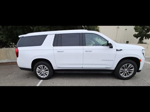 Used 2023 GMC Yukon XL SLT w/ SLT Premium Package RWD image 9