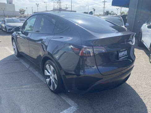 Used 2024 Tesla Model Y 2WD image 9