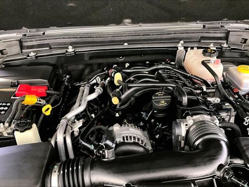 Used 2022 Jeep Wrangler Unlimited Sahara image 28