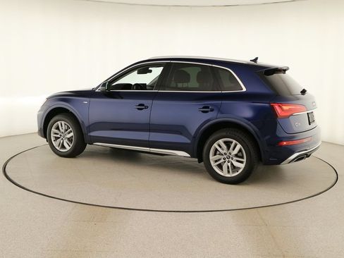 Certified 2022 Audi Q5 2.0T Premium w/ Convenience Package AWD/4WD image 3