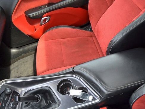 Used 2015 Dodge Challenger SRT image 25