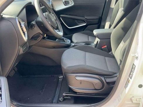 Used 2024 Kia Soul LX w/ Option Group 015 image 12