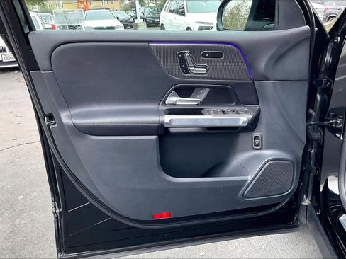 Used 2023 Mercedes-Benz GLB 250 image 23